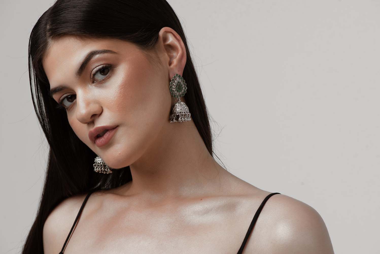 Indus Valley Emerald Jhumka Earrings image 4