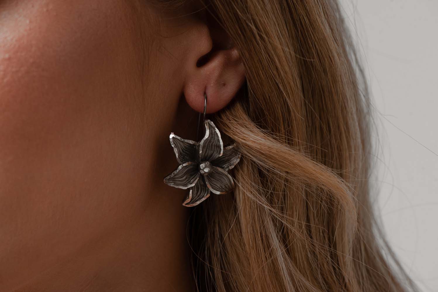Italian Flower Earrings (Silver) image 4
